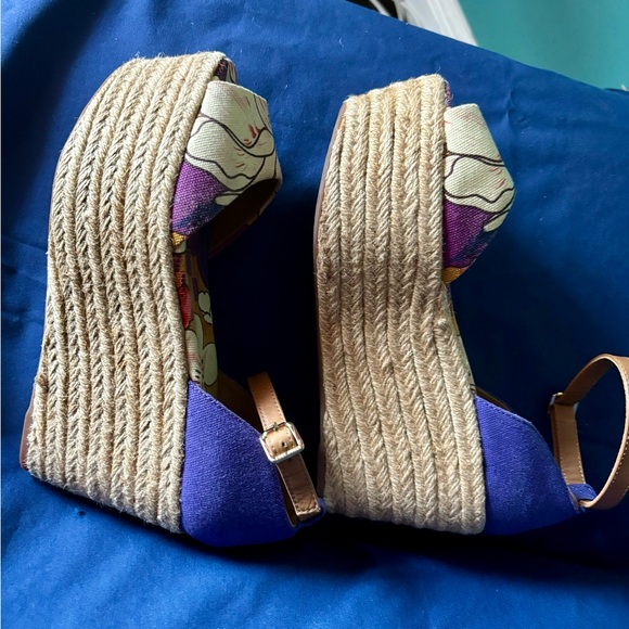 Tory Burch 'Sherri' Open Toe Floral Espadrille Wedge Sandals Purple/Tan Size 6 - Picture 3 of 6